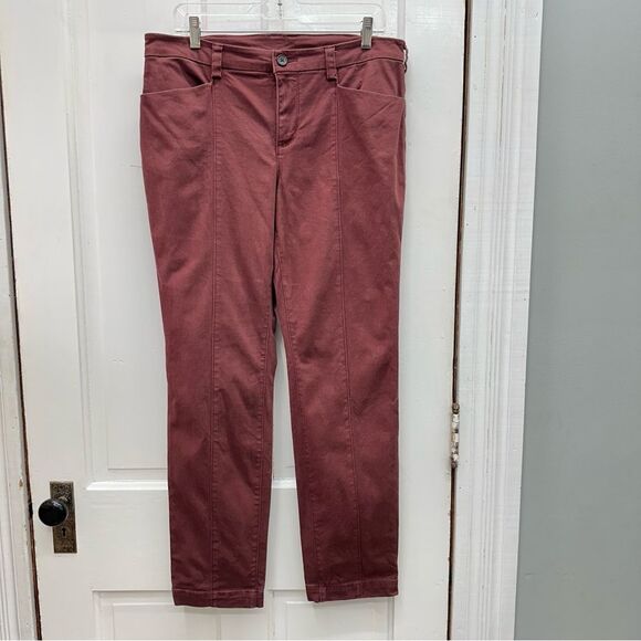 Duluth Trading Company straight leg deep red maroon jeans pants women's 12 x 31 - Picture 1 of 5